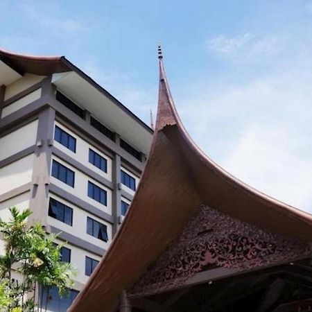 Kyriad Bumiminang Hotel Padang  Extérieur photo