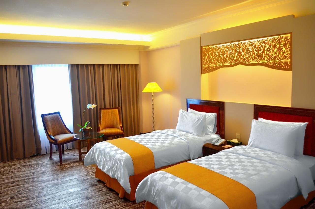 Kyriad Bumiminang Hotel Padang  Extérieur photo