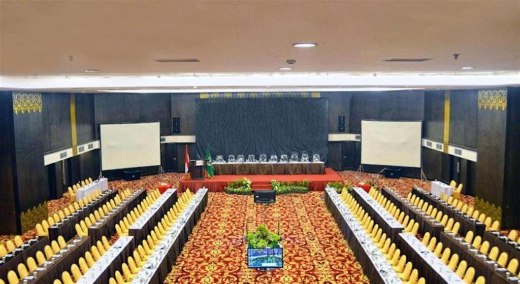 Kyriad Bumiminang Hotel Padang  Extérieur photo