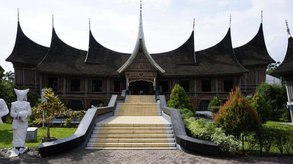 Kyriad Bumiminang Hotel Padang  Extérieur photo