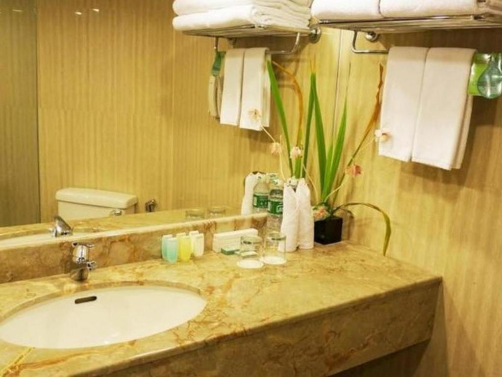 Kyriad Bumiminang Hotel Padang  Extérieur photo