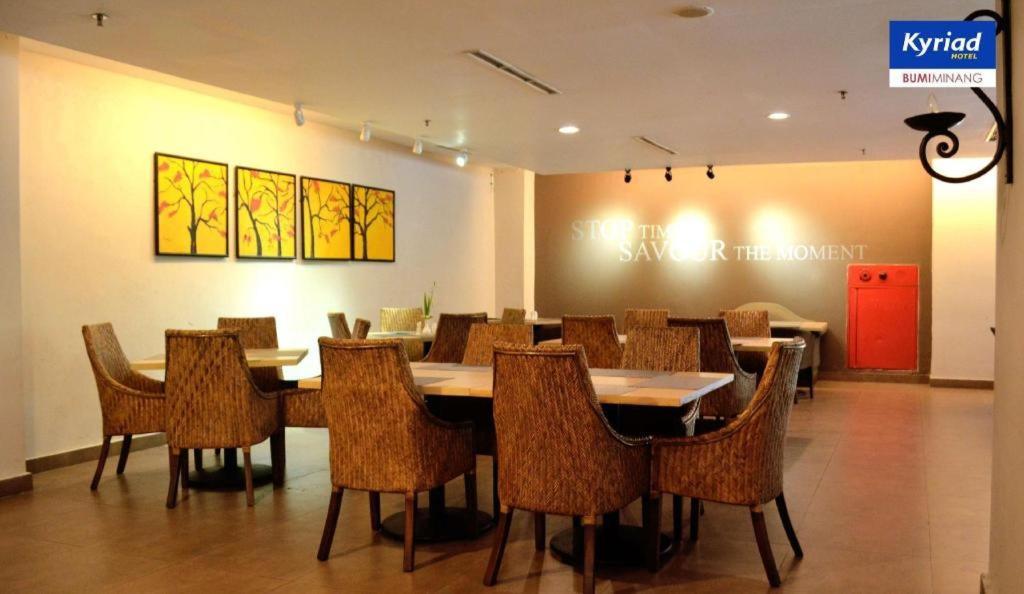 Kyriad Bumiminang Hotel Padang  Extérieur photo