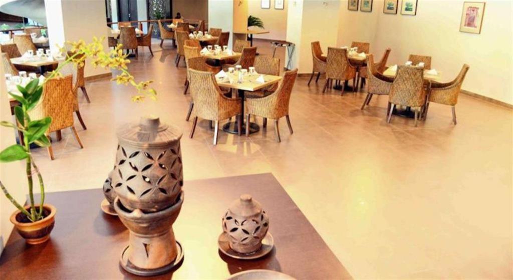 Kyriad Bumiminang Hotel Padang  Extérieur photo
