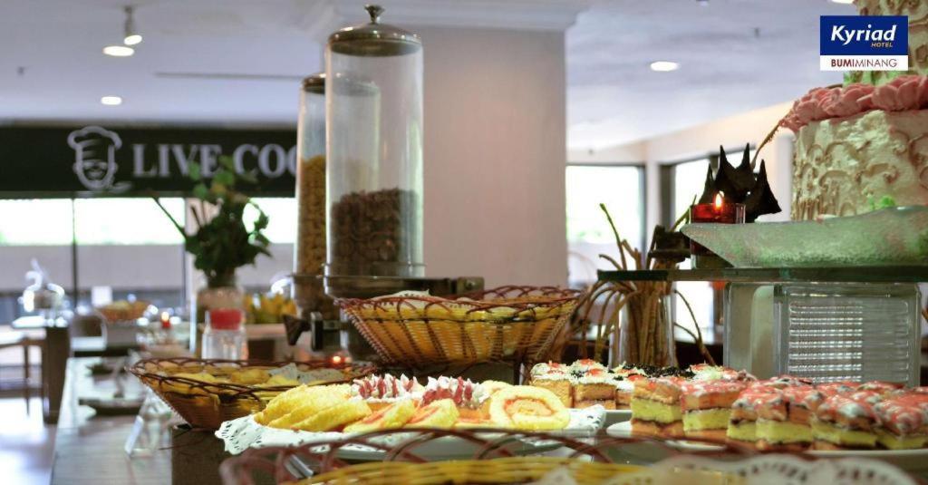 Kyriad Bumiminang Hotel Padang  Extérieur photo