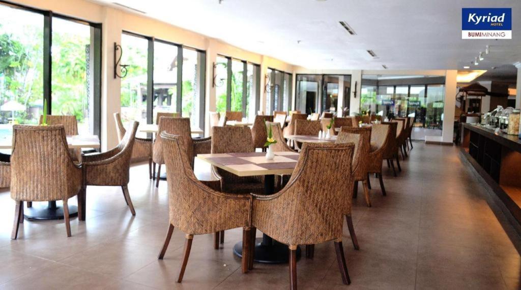 Kyriad Bumiminang Hotel Padang  Extérieur photo
