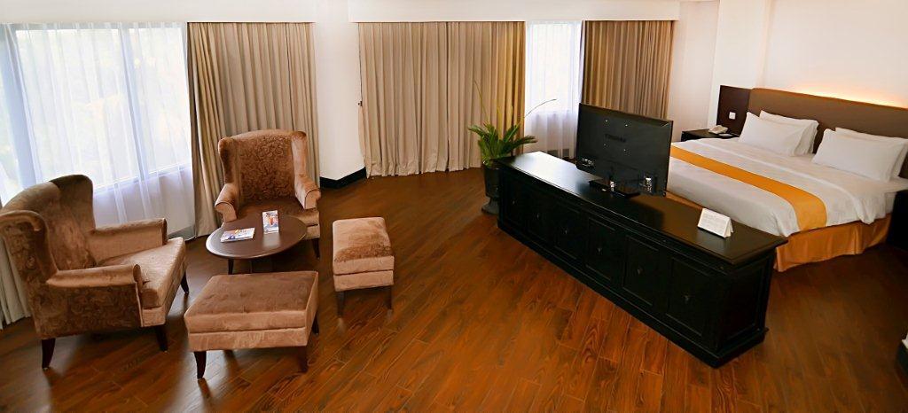 Kyriad Bumiminang Hotel Padang  Extérieur photo