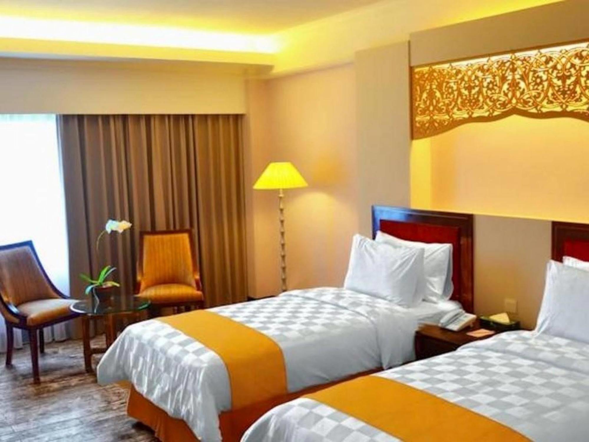Kyriad Bumiminang Hotel Padang  Extérieur photo