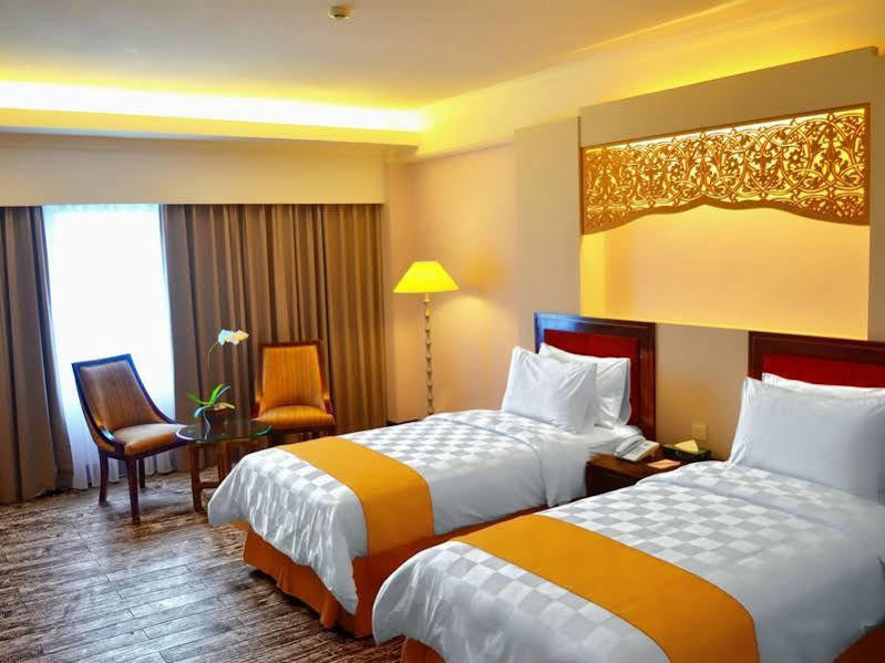 Kyriad Bumiminang Hotel Padang  Extérieur photo
