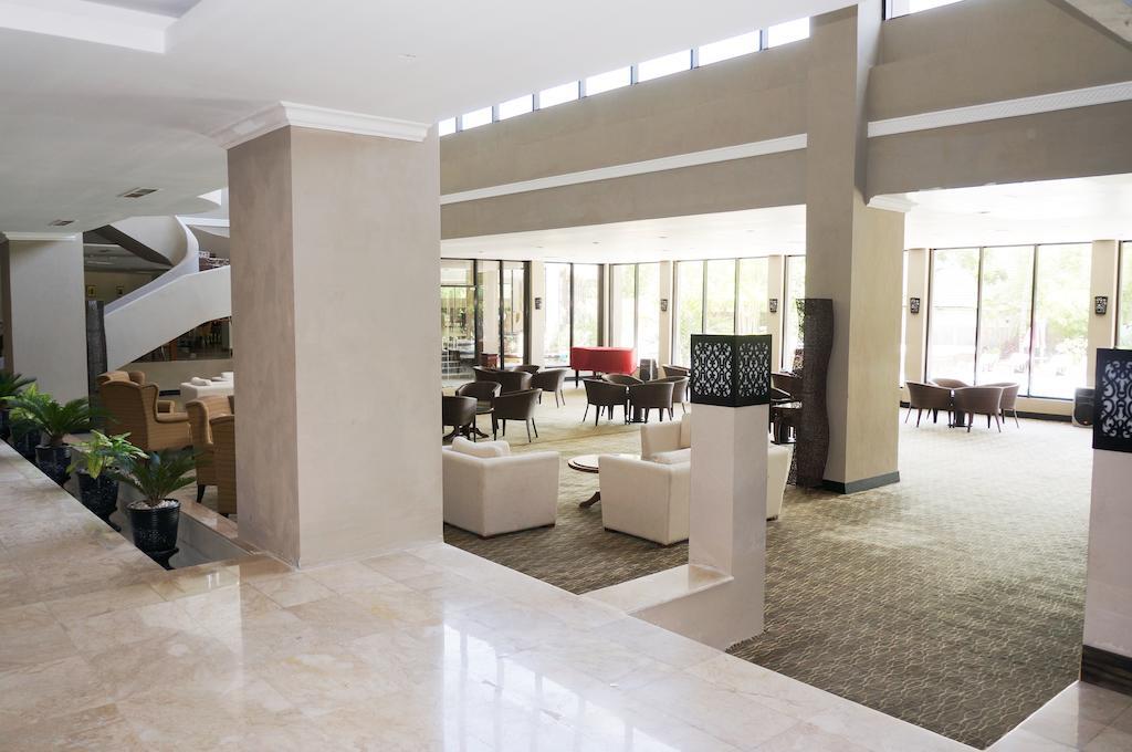 Kyriad Bumiminang Hotel Padang  Extérieur photo