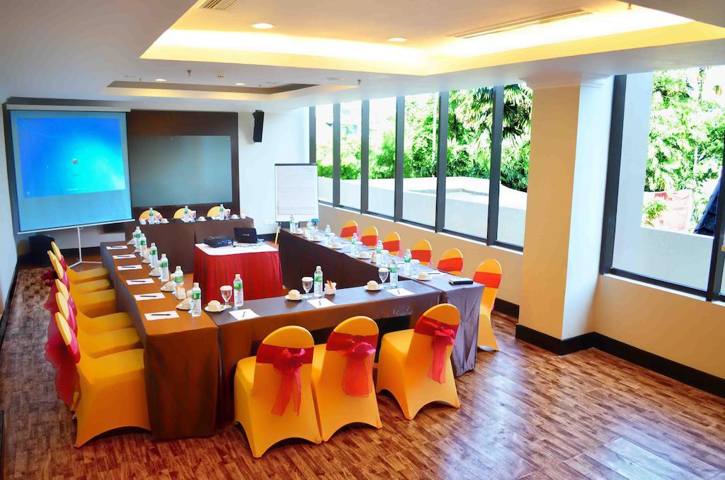 Kyriad Bumiminang Hotel Padang  Extérieur photo