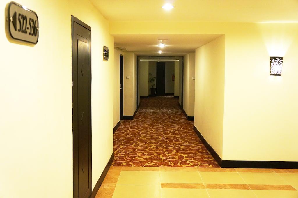 Kyriad Bumiminang Hotel Padang  Extérieur photo