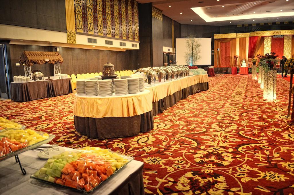 Kyriad Bumiminang Hotel Padang  Extérieur photo