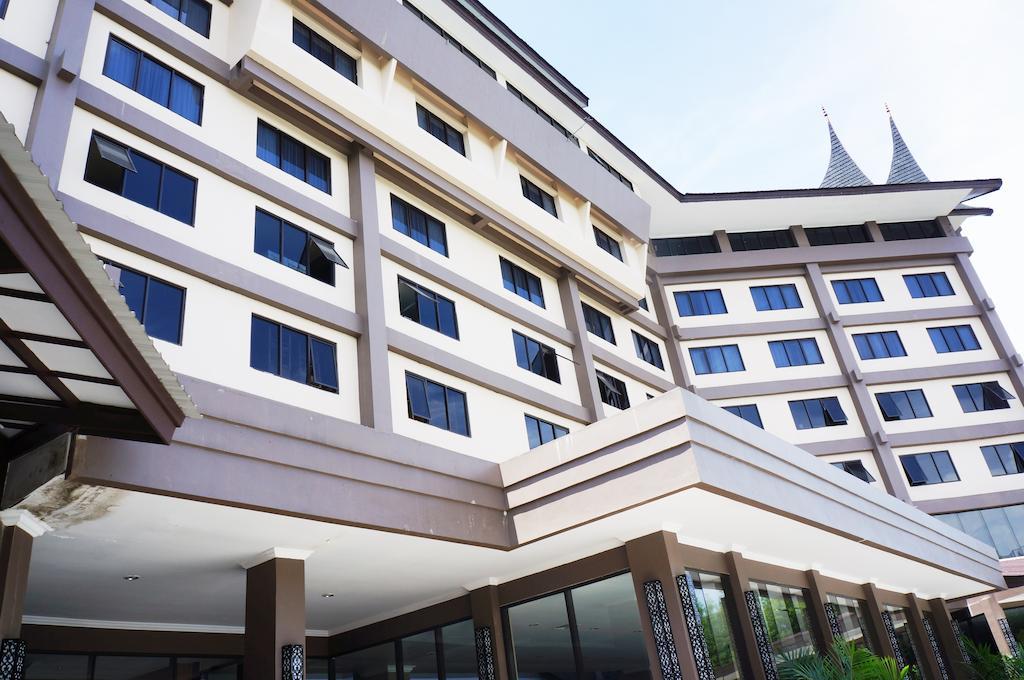 Kyriad Bumiminang Hotel Padang  Extérieur photo