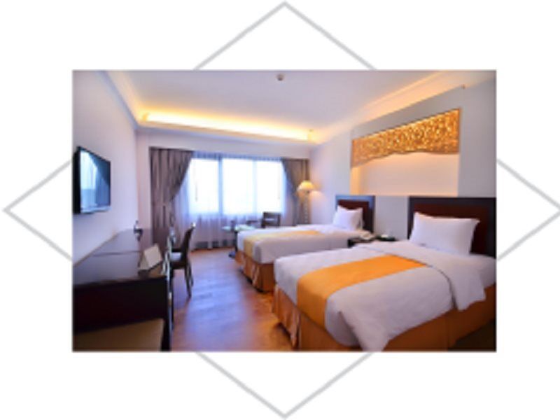 Kyriad Bumiminang Hotel Padang  Extérieur photo